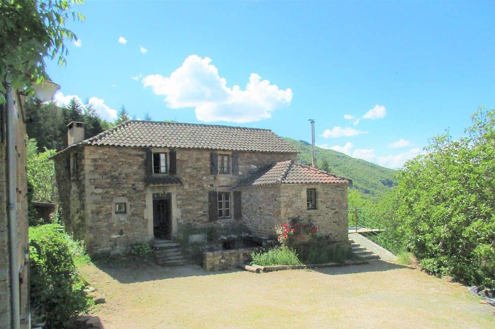 Maison, Parc régional du Grand Causse in Montclar (Aveyron), Parc naturel régional des Grands Causses