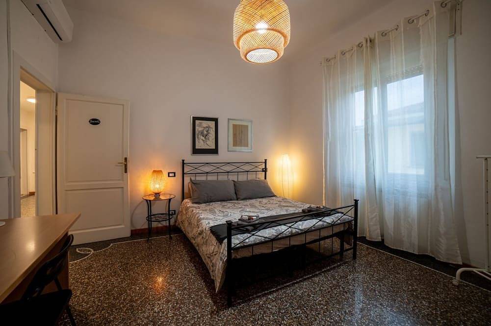 Apartamento entero, Across the Arno River, air-conditioned and a stone's throw from downtown! in Pisa, Costa de la Maremma