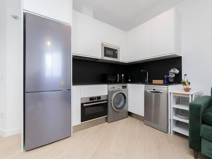 Entire holiday apartment, Aurora Stays by Charming Ii, Apartment for 4 with free parking in Madrid, Área Metropolitana de Madrid