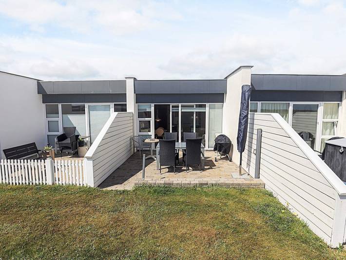 Ferienhaus für 4 Personen, mit Terrasse und Kinderpool sowie Pool und Sauna in Agger