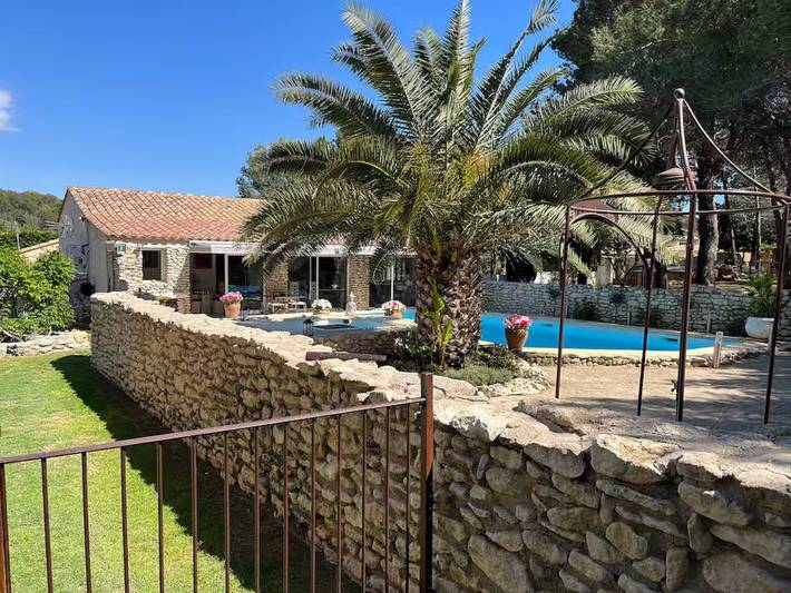 Location de vacances pour 6 personnes, avec terrasse et jardin, animaux acceptés à Châteaurenard