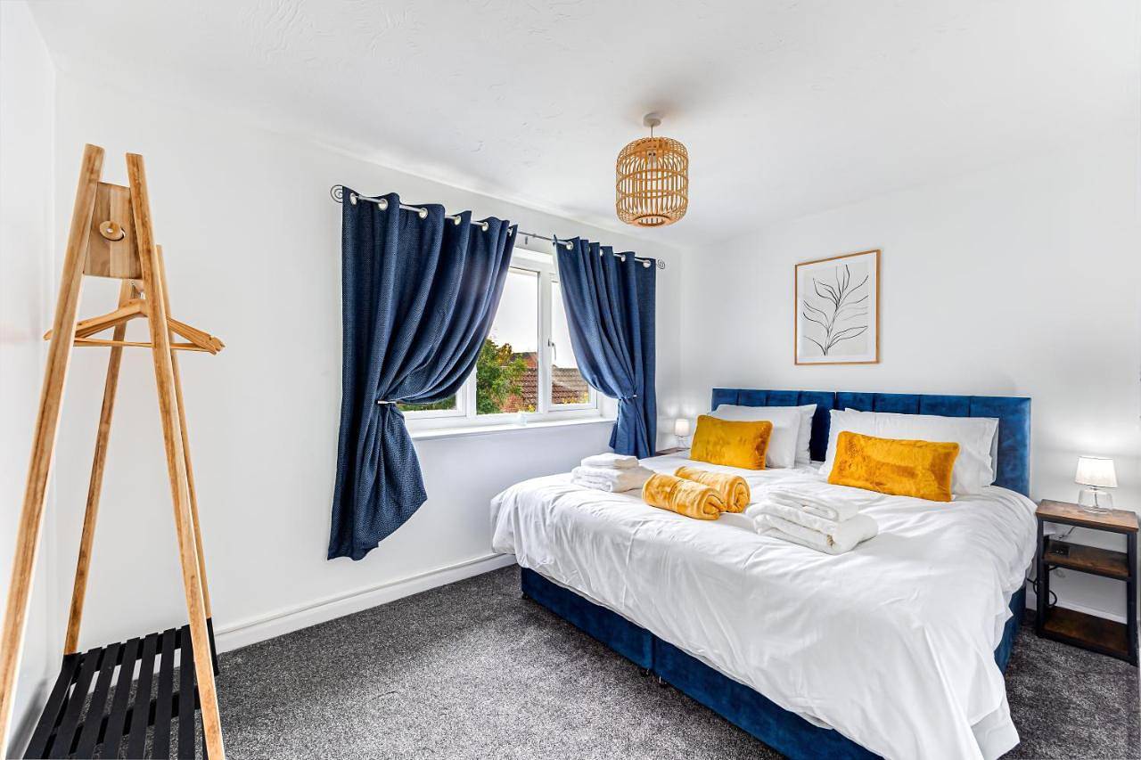 Entire apartment, Spacious Bedford House Sleeps 5 Superfast Wifi Free Parking in Bedford