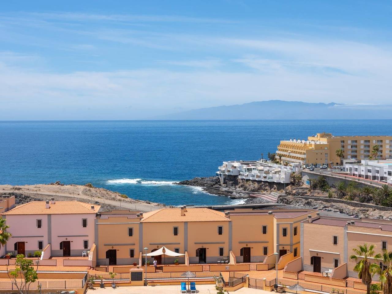 Apartamento vacacional entero, Apartamento Callao Sunset, vistas al mar y piscina in La Postura, Adeje