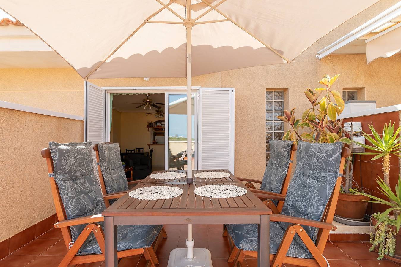 Hel lägenhet, Apartment Near the Beach with Sea View, Terraces, A/C & Shared Pool in Santa Pola, Costa Blanca