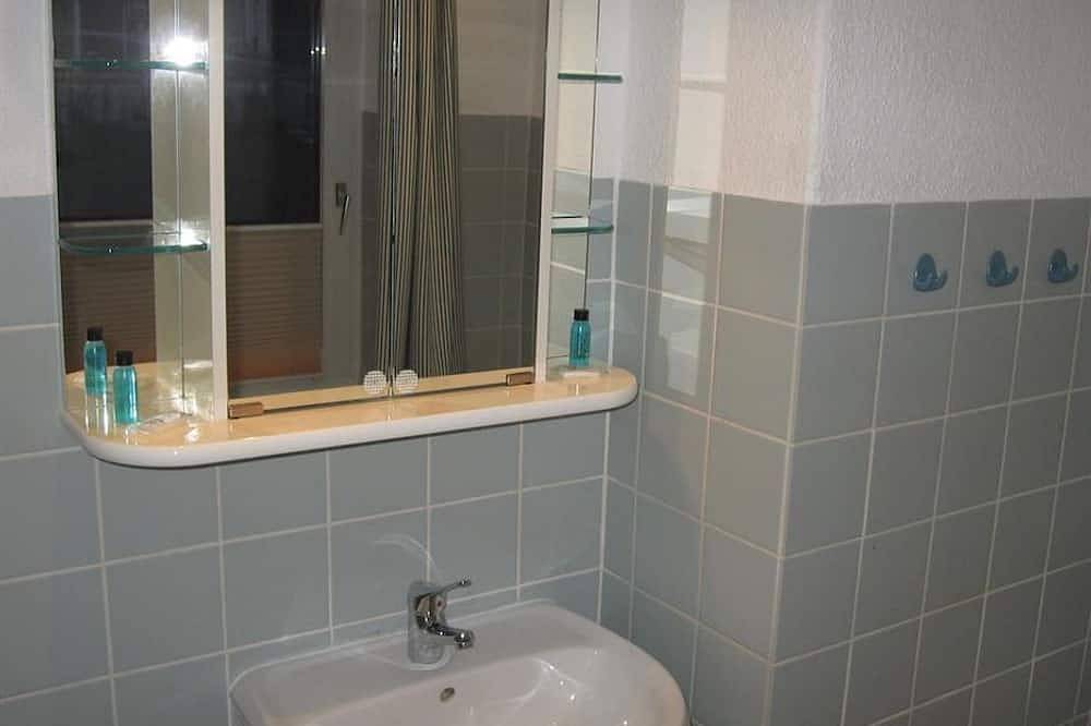 Ganze Wohnung, Ferienwohnung 1 - Altes Schulhaus in Bad Schwartau, Ostholstein