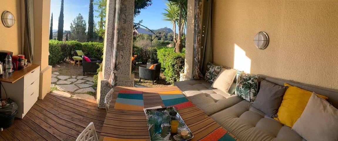 Gîte pour 5 personnes, avec jardin et vue ainsi que piscine et bassin pour enfant, animaux acceptés dans Golf De Cap Esterel - 2