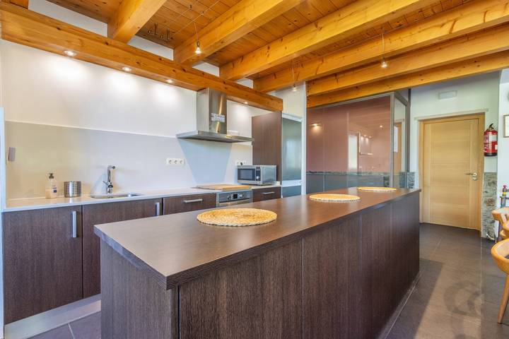 Casa rural para 10 personas, con Balcón además de Jardín y Vistas al lago en Provincia de Lleida - 4