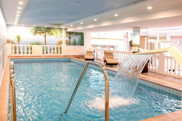 Hotel para 2 personas, con jardín y sauna además de vistas y piscina - 1