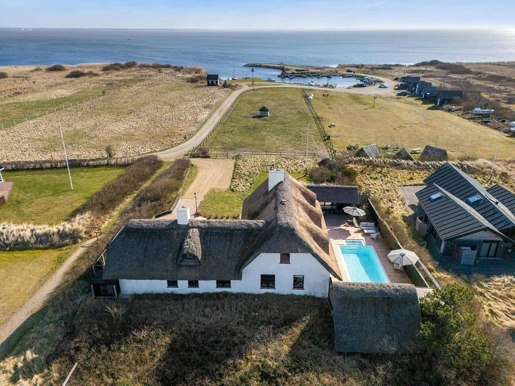 Einzigartiges Luxusferienhaus für 16 Personen mit Pool und Panoramablick in Nørre Lyngvig, Hvide Sande