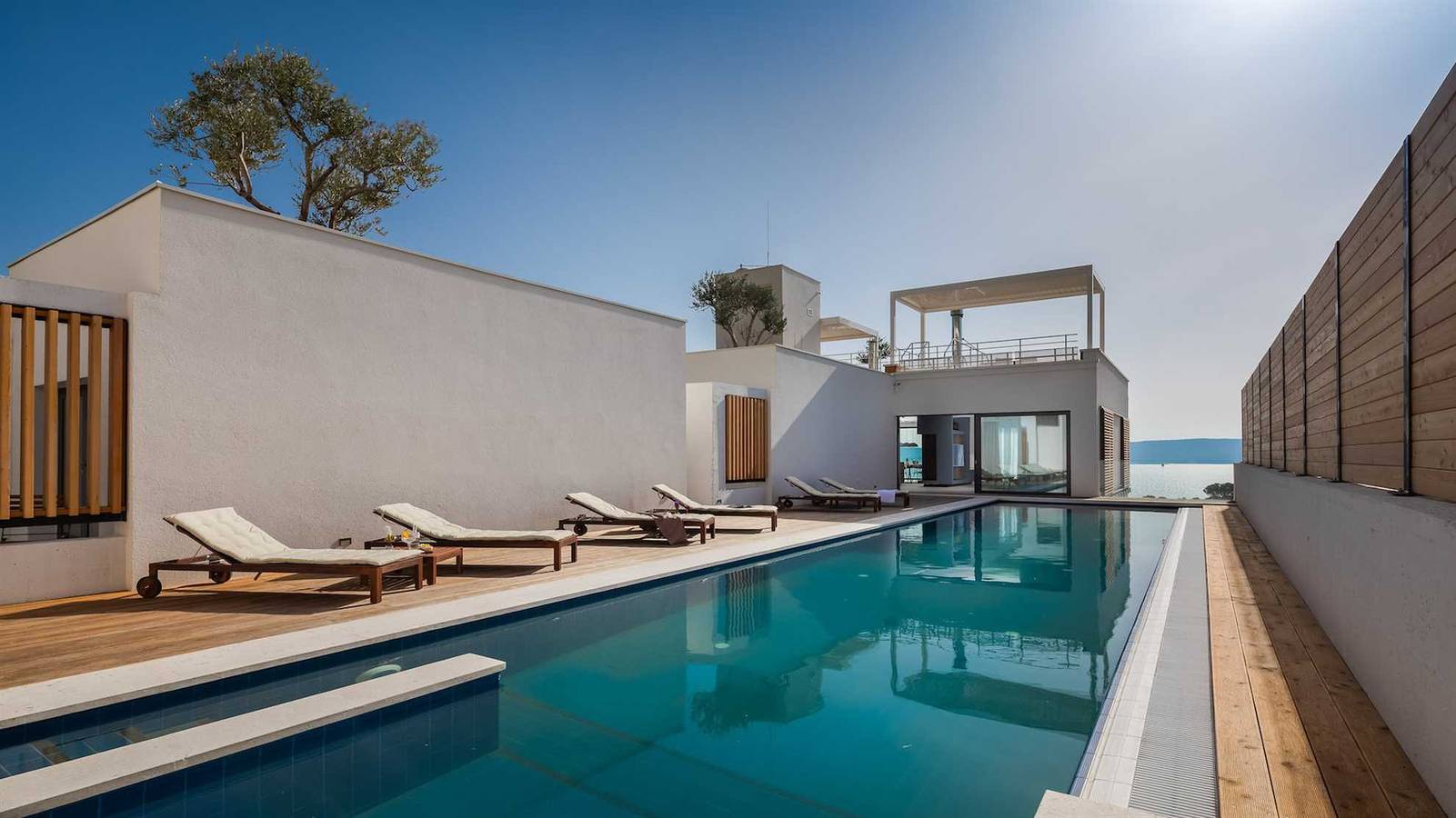 Villa Gemelos - Meerblick, beheizte Pools, Jacuzzi, Sauna und ein Fitnessstudio in Marusici, Split-Dalmatien