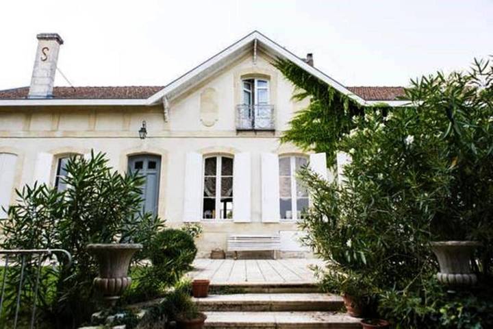 Location de vacances pour 2 personnes, avec piscine ainsi que jardin et vue, adapté aux familles à Listrac-Médoc - 2