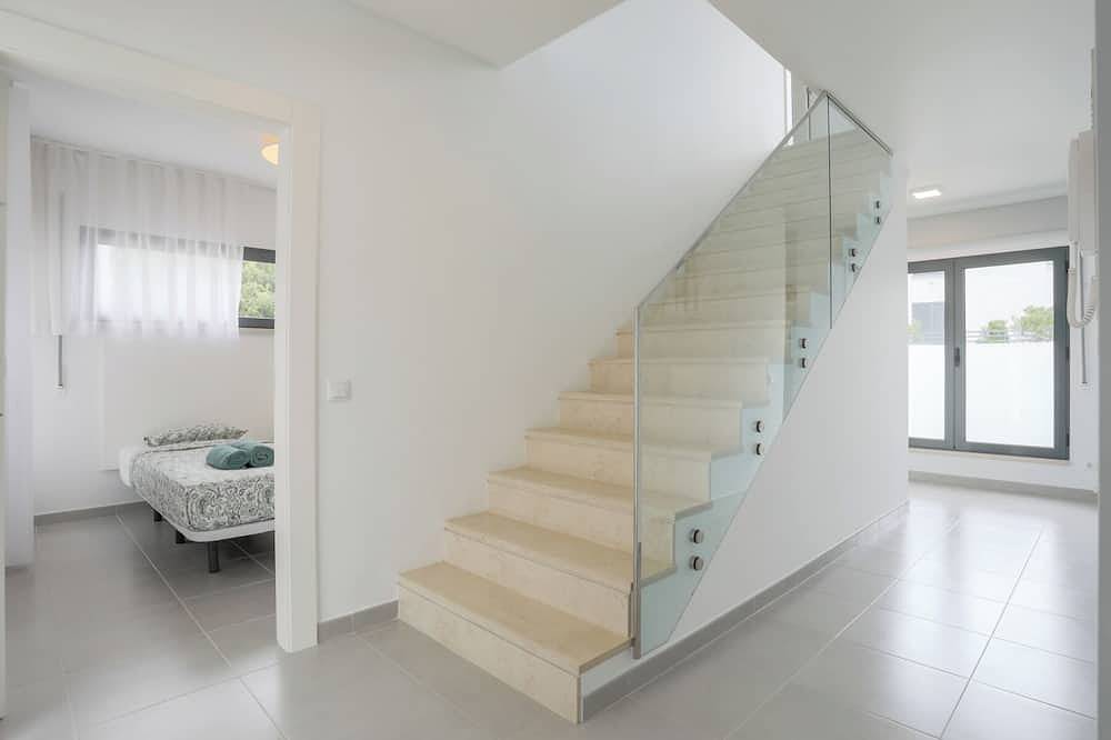 Detached Villa with Private Pool & Outdoor Kitchen Near City & Beach in Caldas da Rainha, Leiria District