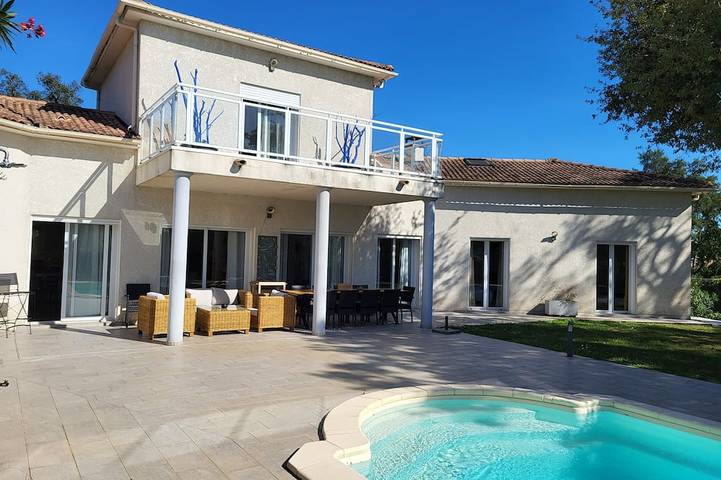 Location de vacances pour 10 personnes, avec Balcon ainsi que Jacuzzi et Jardin dans Morta