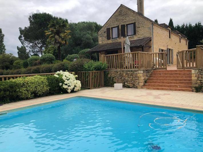 Maison de vacances pour 13 personnes, avec Jacuzzi et Terrasse ainsi que Jardin et Piscine à La Chapelle-Aubareil