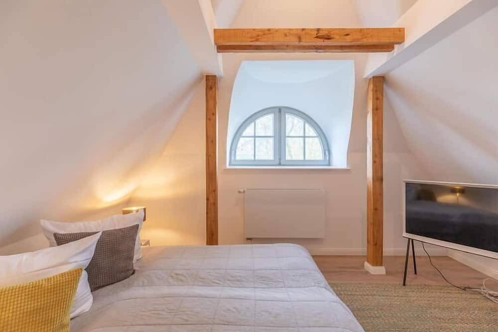Reetgedecktes Ferienhaus mit Kachelofen in Tetenbüll, Eiderstedt
