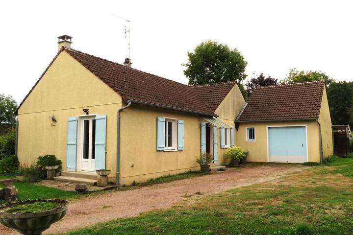 Location de vacances pour 11 personnes, avec terrasse à La Celle-sous-Gouzon - 4