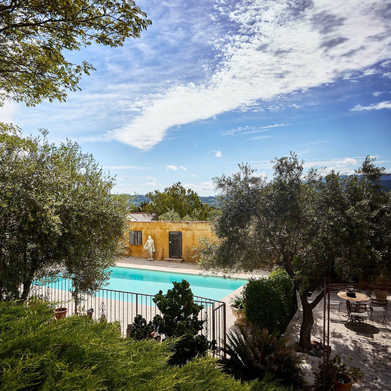„Bel Air en Luberon“ – Ferienhaus mit Gemeinschaftspool und Panoramablick auf den Luberon in Gargas, Regionaler Naturpark Luberon