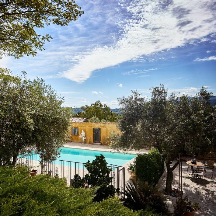 'Bel Air en Luberon' Cottage with Shared Pool and Panoramic Luberon Views in Gargas, Parc naturel régional du Luberon