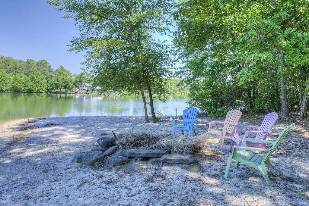 5 Br 3 Ba -300ft Waterfront W / Dock, Pvt-Bootsrampe, Beachfront Paradise in Lake Anna