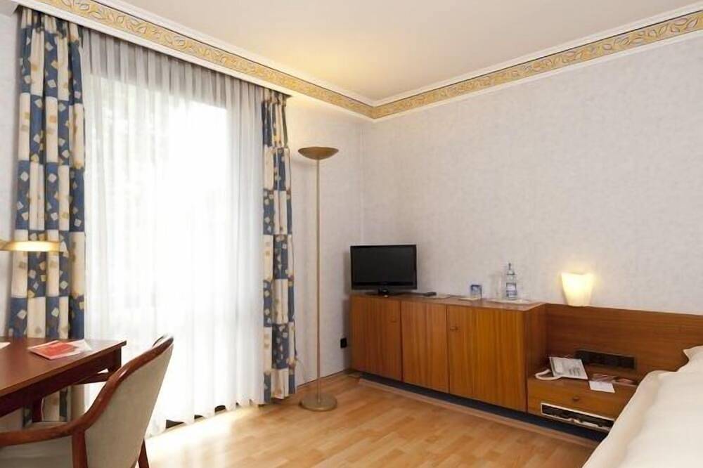 Ganze Wohnung, Einzelzimmer Standard mit Dusche/Wc in Heidenheim, Stuttgart Region