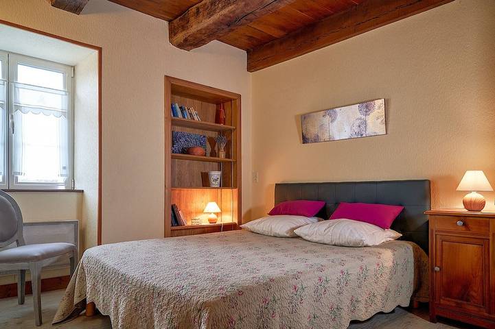 Gîte pour 9 personnes, avec jardin, animaux acceptés à Saint-Pierre-de-Côle - 2