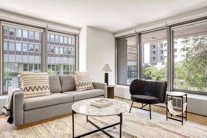 Apartment for 2 people, with yard, with pets in Boston
