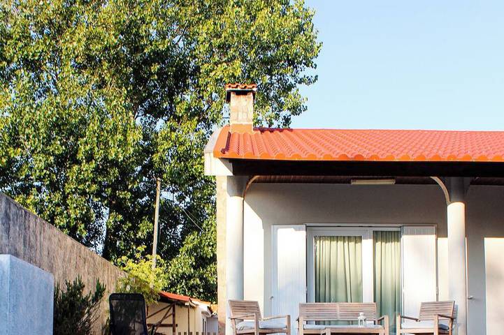 Vacation rental for 10 people, with terrace and yard, with pets in Costa Verde