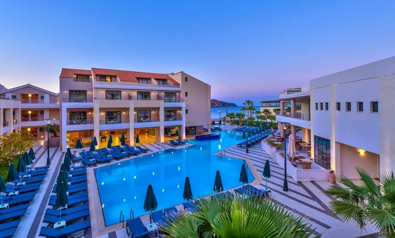 Resort para 3 personas, con vistas y sauna además de piscina y jardín - 1