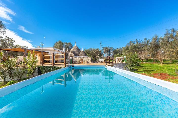 Trullo per 7 persone, con Piscina a Ceglie Messapica
