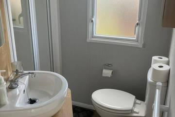 Static Caravan for 6 People in Selsey, West Sussex, Photo 3