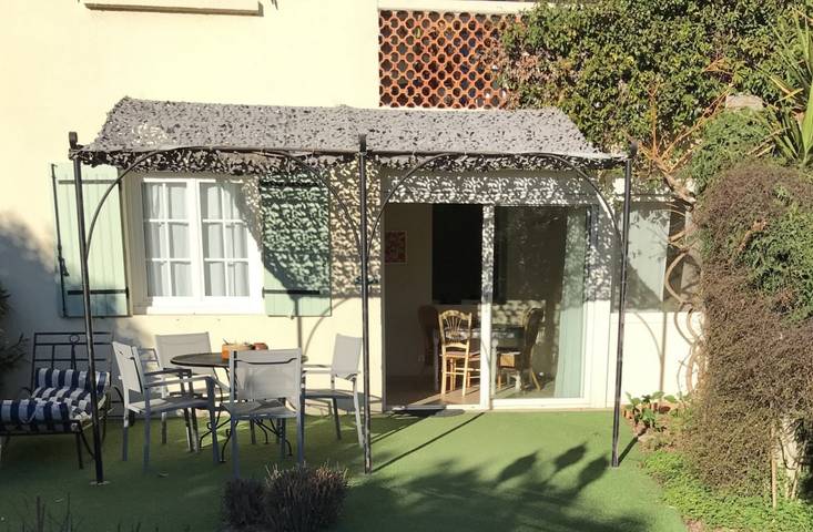 Gîte pour 4 personnes, avec piscine ainsi que terrasse et jardin, animaux acceptés