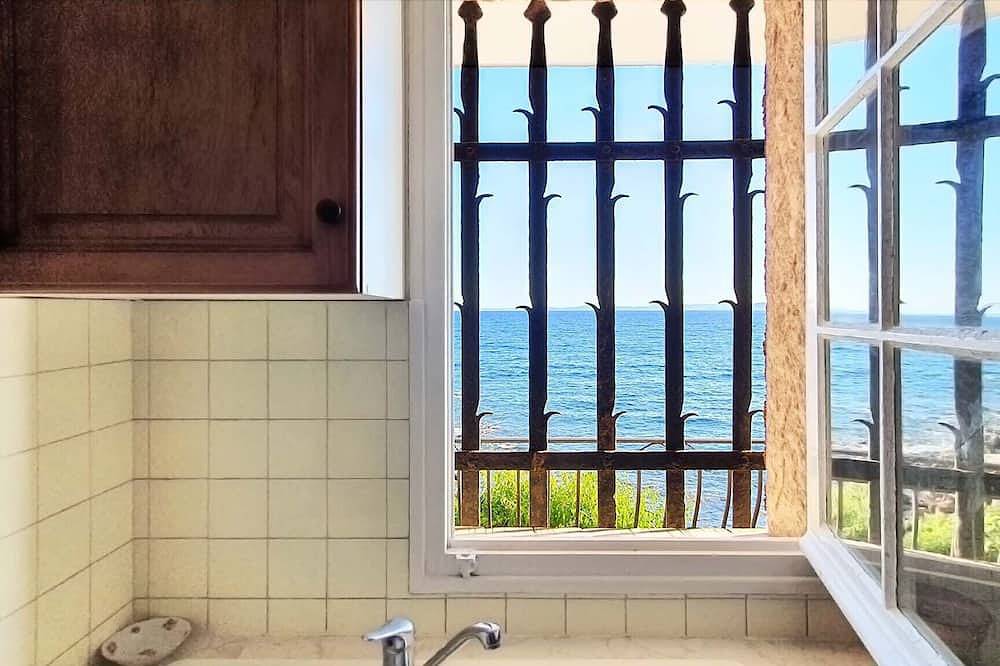 Appartement entier, Studio Flots Bleus, 4pers Terrasse sur mer, vue exceptionnelle, Saint-Raphaël in Saint-Raphaël, Massif de l'Esterel