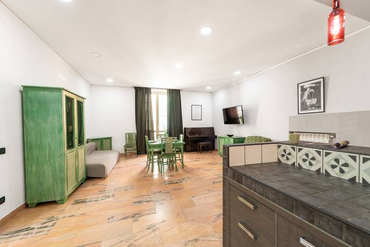 Appartement entier, A Due Passi da Spaccanapoli (ex Modern Apt Gesù) in Naples, Province de Naples