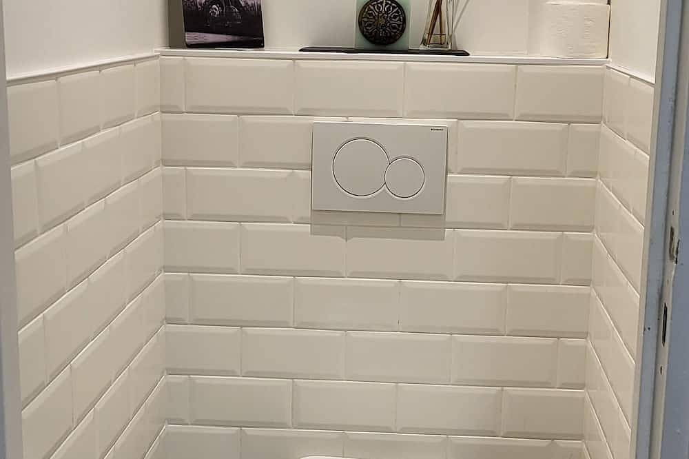 Appartement entier, 2 bedrooms apartment in Colombes, private car park, 10' walk from train station in Colombes, Hauts-de-Seine