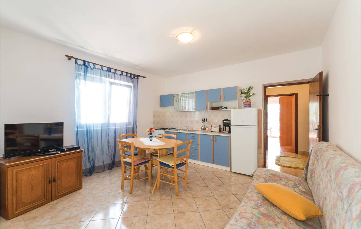 Entire holiday apartment, Holiday apartment for 5 people with terrace in Kustići, Pag Island