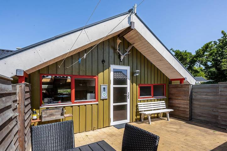 Ferieudlejning for 4 personer, med Terrasse og Have samt Sauna i Rendbjerg