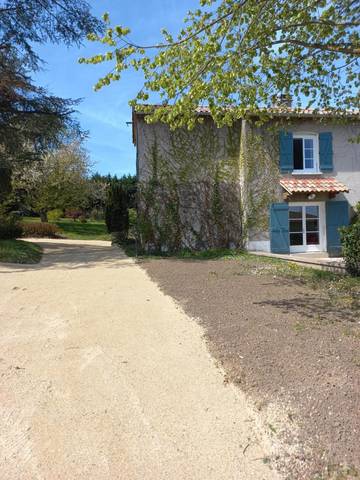 Chambre d’hôte pour 4 personnes, avec vue ainsi que jardin et terrasse dans La Chapelle-de-Guinchay