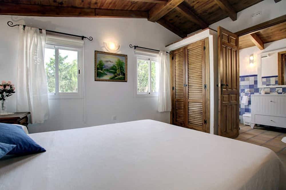 Villa Evelyn. Intimité Jardin, Wifi, Nature, Relax, Observation des oiseaux, Entièrement équipé in Gaucín, Los Alcornocales
