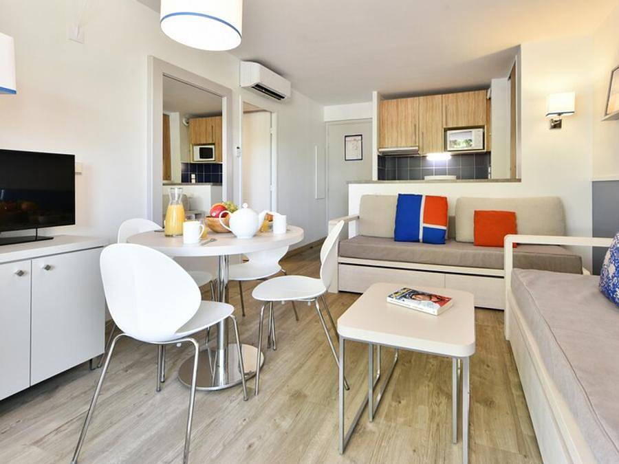 Pierre & Vacances Premium Résidence Port Prestige - Studio 4 personnes - Studio - 1 alcôve - Terrasse - Climatisation in Antibes, Côte méditerranéenne (France)