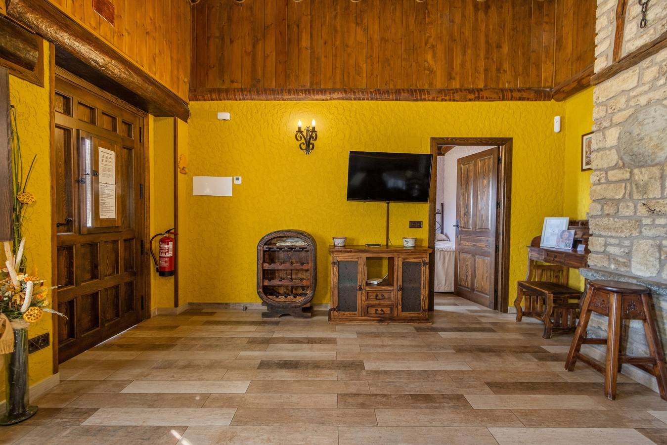 Apartamento 'Cabaña Vegara' con vistas a la montaña, terraza privada y Wi-Fi in Fiscal, Pirineo Aragonés