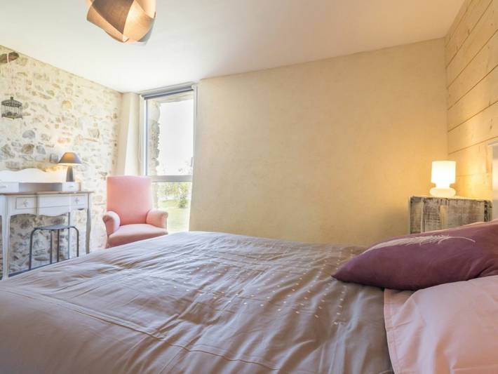 Gîte écolabel entre Angers et Loire, piscine chauffée, jardin clos, calme et charme authentique in Loireauxence, Vallée de la Loire