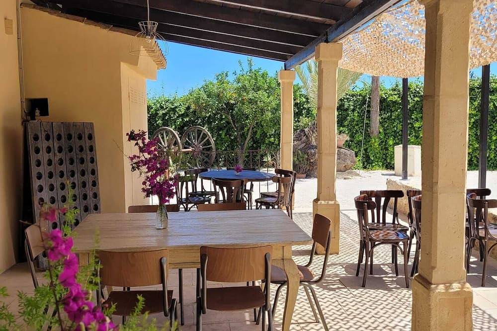 Spacious and charming room with private terrace in Muchamiel, Costa Blanca
