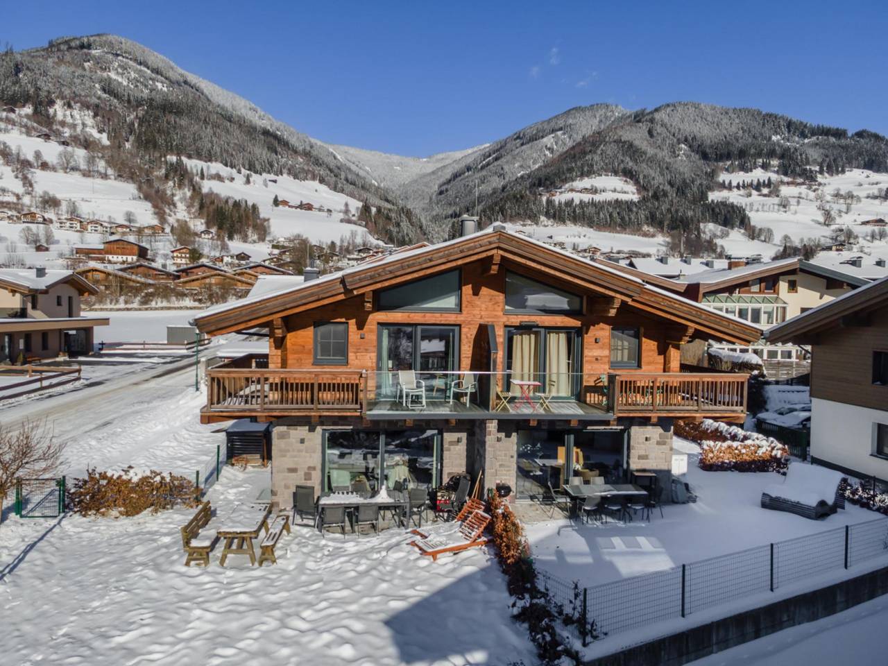 Geheel appartement, Comfortabel appartement met sauna en balkon in Piesendorf, Pinzgau