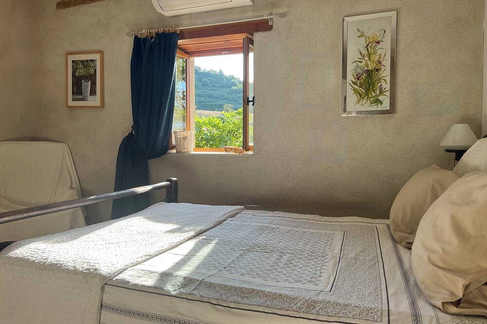 Intemporel à Quillan: Auberge rénovée pour 4/5 personnes, terrasse et piscine in Quillan, Parc naturel régional Corbières-Fenouillèdes