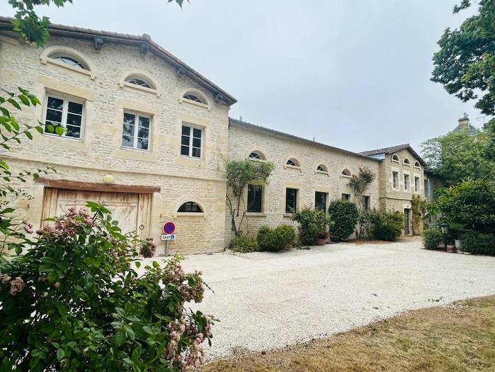 Location de vacances pour 15 personnes, avec terrasse ainsi que vue et jardin, animaux acceptés à Saivres - 2