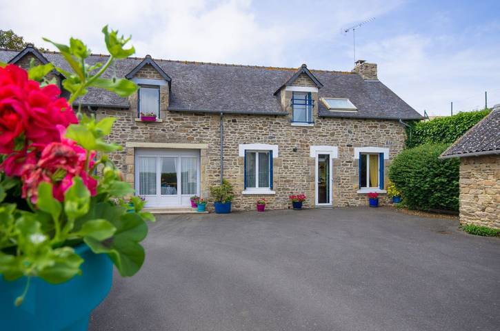 Gîte pour 6 personnes, avec Terrasse et Jardin à Hénon