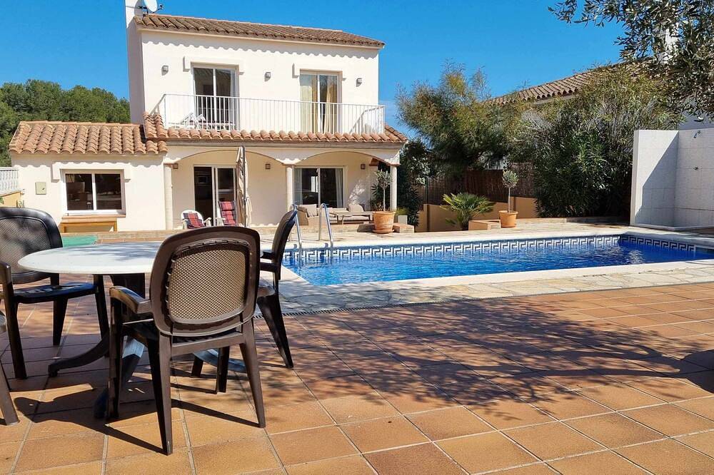 Casa Pilans Con Jardín Y Piscina Privada in La Escala, Alt Empordà
