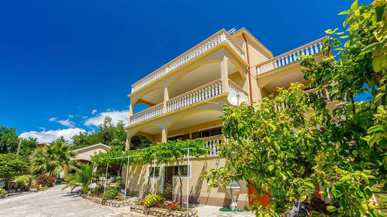 Geheel vakantieappartement, Vakantieappartement voor 2 personen met tuin in Dramalj, Primorje-Gorski Kotar