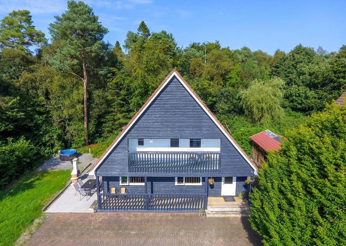 Vacation rental for 10 people, with Balcony and Hot tub as well as Terrace and Yard in County Cavan