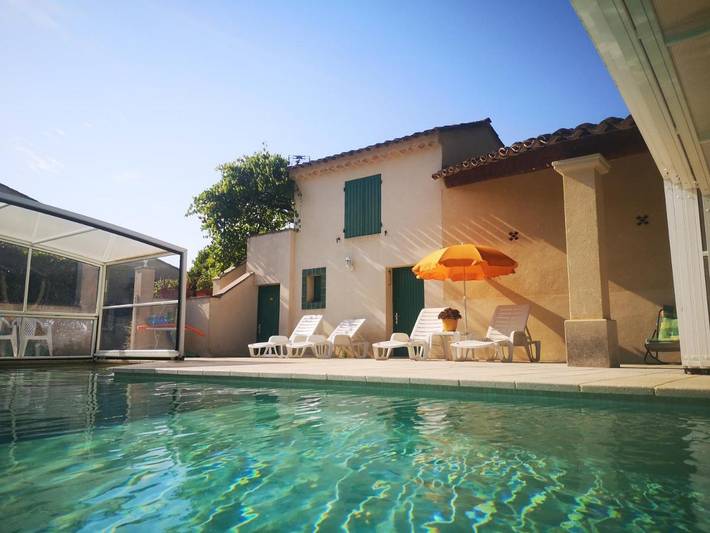 Appartement de vacances pour 3 personnes, avec vue ainsi que piscine et jardin